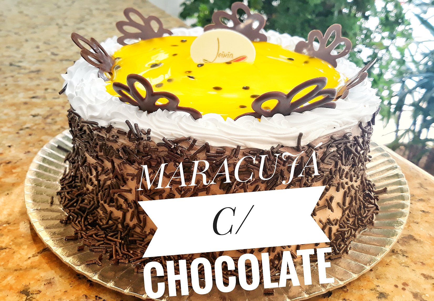 Bolo Mousse de Maracuja com Chocolate